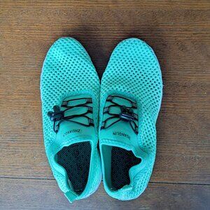 Mens Zhuanglin  sz 8.5/ 42 Full Foot Water Sandals